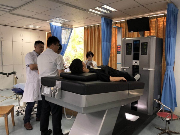 培訓外星艙非手術脊柱減壓系統(tǒng)的使用