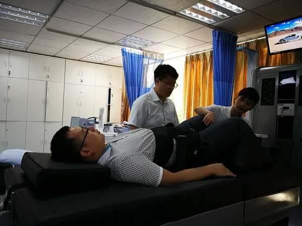 培訓外星艙非手術脊柱減壓系統(tǒng)的使用