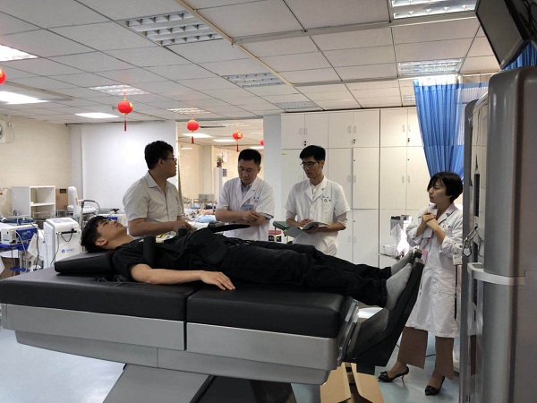 培訓外星艙非手術脊柱減壓系統(tǒng)的使用