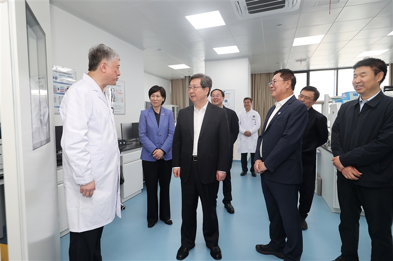 省委書記樓陽生調(diào)研河南省醫(yī)學科學院 省委書記樓陽生調(diào)研河南省醫(yī)學科學院
